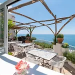 Brikette Hostel *
