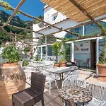 Brikette Hostel Positano